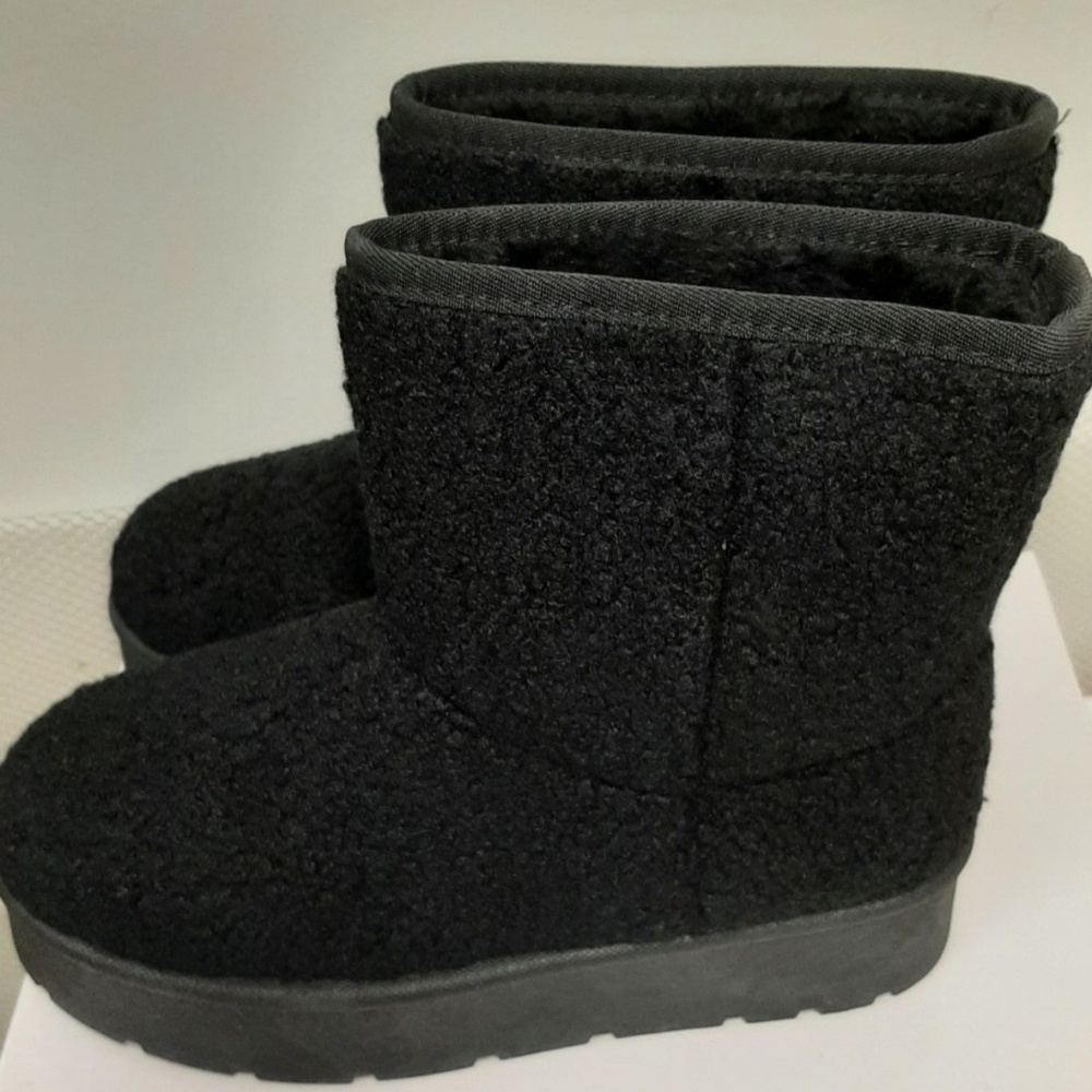 🆕️ Stylish Black Ladies Sherpa  Winter Boots By Bamboo
